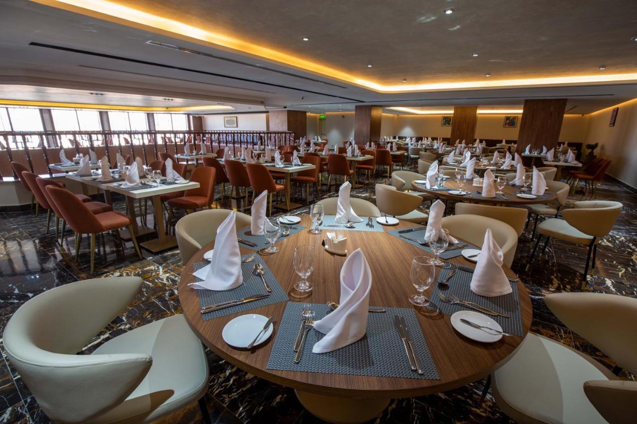 Petra Moon Luxury Hotel Wadi Musa Exterior foto The restaurant