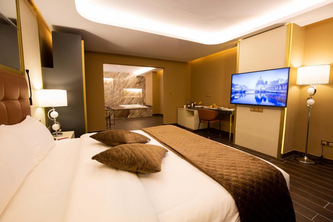 Petra Moon Luxury Hotel Wadi Musa Exterior foto Suite