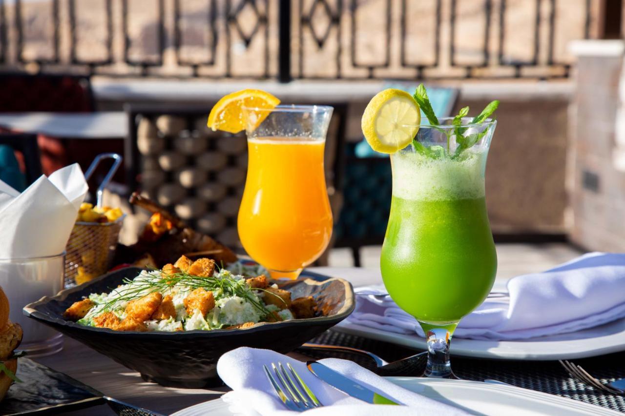 Petra Moon Luxury Hotel Wadi Musa Exterior foto A green smoothie